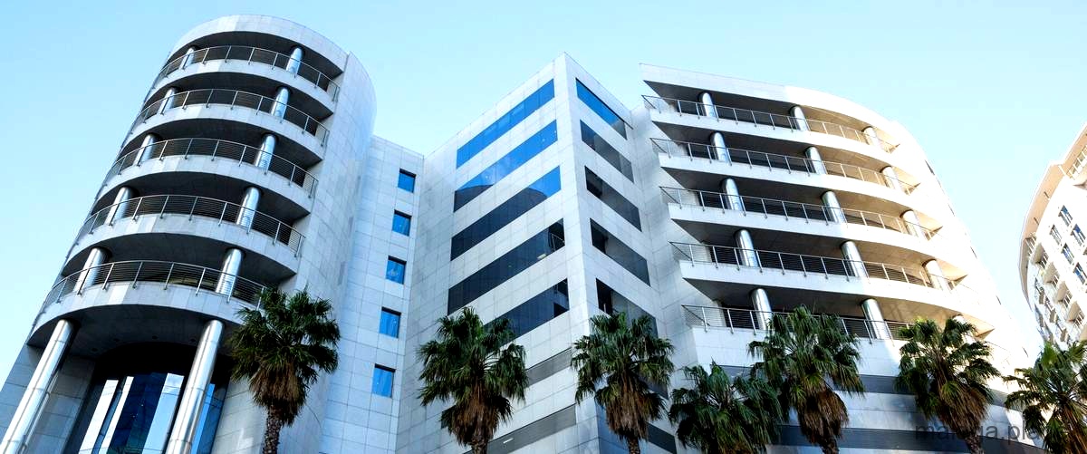 ¿Qué tipo de tecnología y equipos médicos suelen tener los hospitales privados en Málaga?