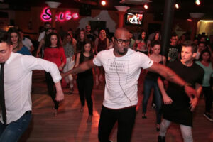 Salsa Cubana en Málaga con Deiby Tum Tum - Escuela y Academia de Baile