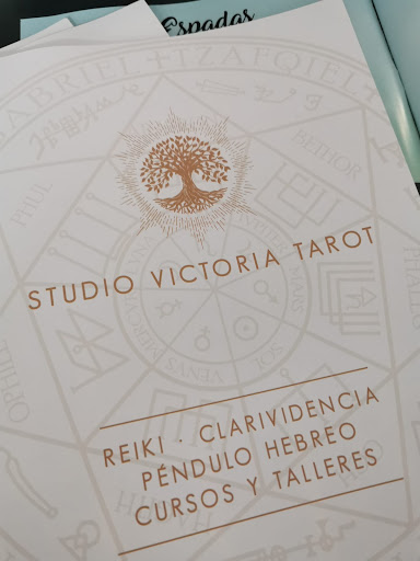 Ecuela Studio Victoria Tarot